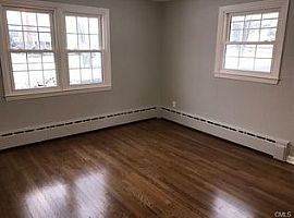 195 Washington Pkwy, Stratford, Ct 06615 in Stratford, CT (Photo 5 of 8)