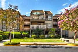 Large Studio in Senior 55+ Community in Thousand Oaks, CA