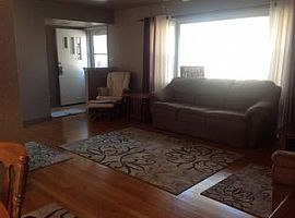  1711 Cherrywood Ln, Lindenhurst, Il 60046 3 Beds 2 Baths 1,394 in Lindenhurst, IL (Photo 2 of 5)