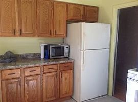  1711 Cherrywood Ln, Lindenhurst, Il 60046 3 Beds 2 Baths 1,394 in Lindenhurst, IL (Photo 4 of 5)