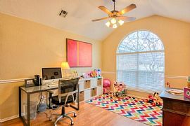 Immaculate 3bedrooms 2baths Single Family Home with a Large Kit in Norman, OK