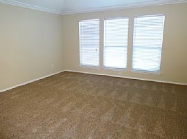 Single Family Home For Rent  in Burleson, TX (Photo 3 of 8)