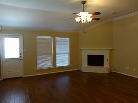 Single Family Home For Rent  in Burleson, TX (Photo 4 of 8)