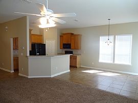 Single Family Home For Rent in Jacksonville, FL (Photo 2 of 5)