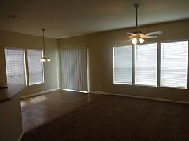 Single Family Home For Rent in Jacksonville, FL (Photo 3 of 5)