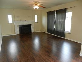 Beautifully Rehabbed Ranch For Rent in Sycamore Schools! Conven in Cincinnati, OH (Photo 2 of 5)