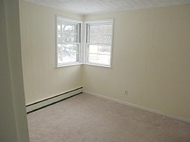 Charming Ne Cape, Quiet Picturesque Community, Close to All Mai in Framingham, MA (Photo 5 of 8)