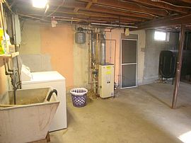 Charming Ne Cape, Quiet Picturesque Community, Close to All Mai in Framingham, MA (Photo 8 of 8)