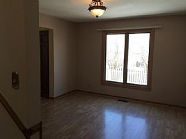 4 Bedrooms 2 Full, 1 Partial Bathrooms in Aurora, IL (Photo 4 of 6)