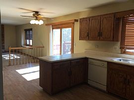 4 Bedrooms 2 Full, 1 Partial Bathrooms in Aurora, IL (Photo 5 of 6)