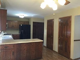 4 Bedrooms 2 Full, 1 Partial Bathrooms in Aurora, IL (Photo 6 of 6)