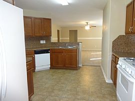 Single Family Home in Houston, TX (Photo 3 of 6)