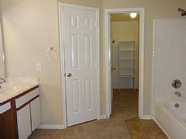 Single Family Home in Houston, TX (Photo 4 of 6)