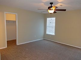 Single Family Home in San Antonio, TX (Photo 4 of 6)