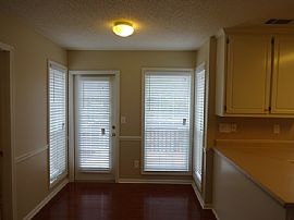 Single Family Home in Stockbridge, GA (Photo 4 of 7)