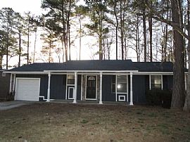 Single Family Home in Lithonia, GA