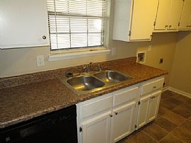 Single Family Home in Lithonia, GA (Photo 3 of 7)