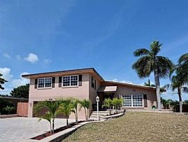 5841 Ne 22nd Ave, Fort Lauderdale, Fl 33308 in Fort Lauderdale, FL