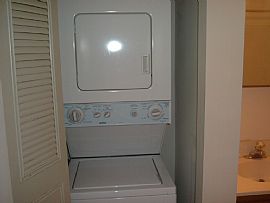 End unit Townhouse in Cul de Sac in Oxon Hill, MD (Photo 3 of 4)