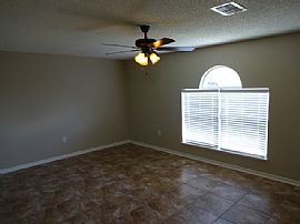 Single Family Home For Rent in Jacksonville, FL (Photo 2 of 6)