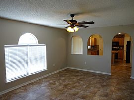 Single Family Home For Rent in Jacksonville, FL (Photo 3 of 6)