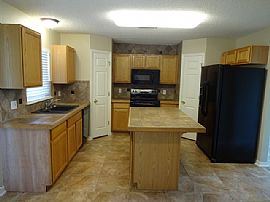 Single Family Home For Rent in Jacksonville, FL (Photo 4 of 6)