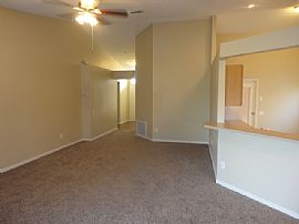 Single Family Home For Rent in Riverview, FL (Photo 3 of 10)