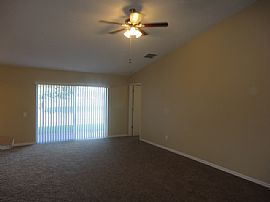 Single Family Home For Rent in Riverview, FL (Photo 4 of 10)
