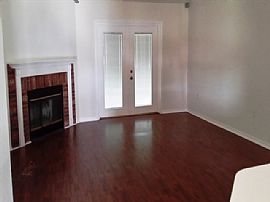 Single Family Home For Rent in Lakeland, FL (Photo 5 of 7)