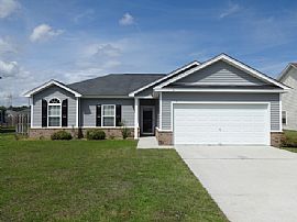 Single Family Home For Rent in Richmond Hill, GA
