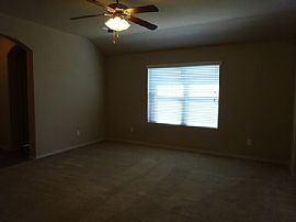 Single Family Home For Rent in Houston, TX (Photo 4 of 5)