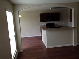 Single Family Home For Rent in Houston, TX (Photo 3 of 5)