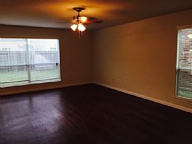 Single Family Home For Rent in Houston, TX (Photo 3 of 5)
