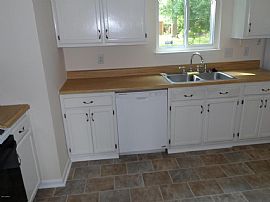 405 Cedar Ct, Jacksonville, Nc 28546  in Jacksonville, NC (Photo 6 of 6)