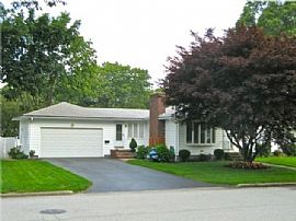 165 Glen Hills Dr, Cranston, Ri 02920 in Cranston, RI