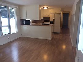 165 Glen Hills Dr, Cranston, Ri 02920 in Cranston, RI (Photo 3 of 9)