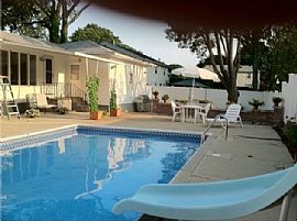 165 Glen Hills Dr, Cranston, Ri 02920 in Cranston, RI (Photo 4 of 9)