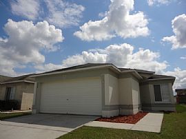 Single Family Home For Rent in Plant City, FL