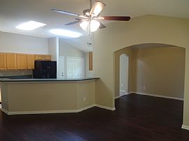 Single Family Home For Rent in Orange Park, FL (Photo 2 of 6)