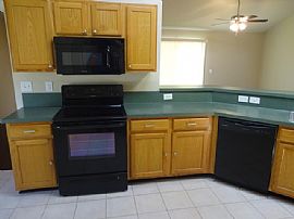 Single Family Home For Rent in Orange Park, FL (Photo 5 of 6)