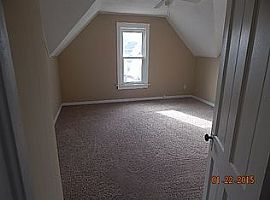  1629 17th St, Moline, Il 61265 2 Beds 1 Bath 1,110 Sqft in Moline, IL (Photo 2 of 5)