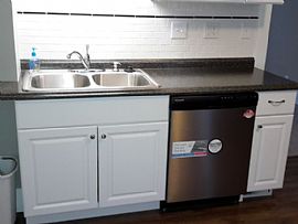  1629 17th St, Moline, Il 61265 2 Beds 1 Bath 1,110 Sqft in Moline, IL (Photo 3 of 5)