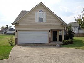 Single Family Home  For Rent in Spring Hill, TN