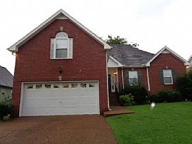 Single Family Home  For Rent in Hendersonville, TN