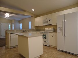 Single Family Home in Riverview, FL (Photo 4 of 7)