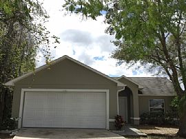 Single Family Home in Buena Ventura Lakes, FL