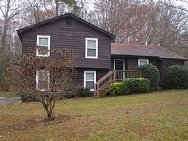 Single Family Home in Powder Springs, GA