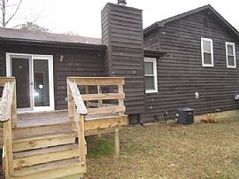 Single Family Home in Powder Springs, GA (Photo 2 of 5)