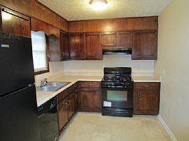 Single Family Home in Powder Springs, GA (Photo 3 of 5)