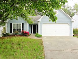 Single Family Home in Austell, GA